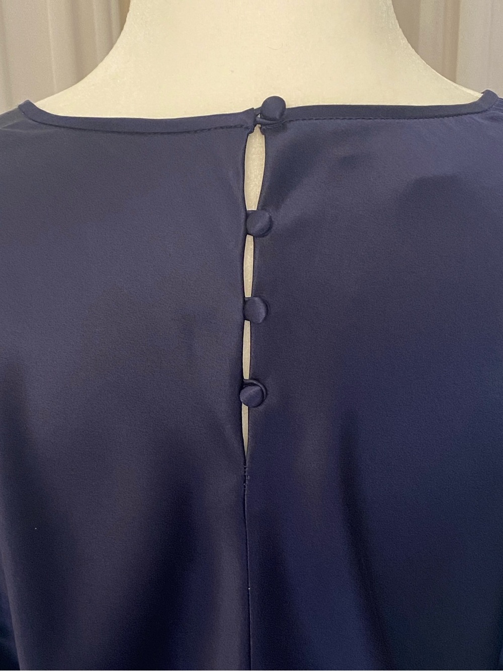 Lafayette 148 New York Navy Crew Neck 100% Silk Blouse Sz 12 L | Classic Luxury - Picture 4 of 9